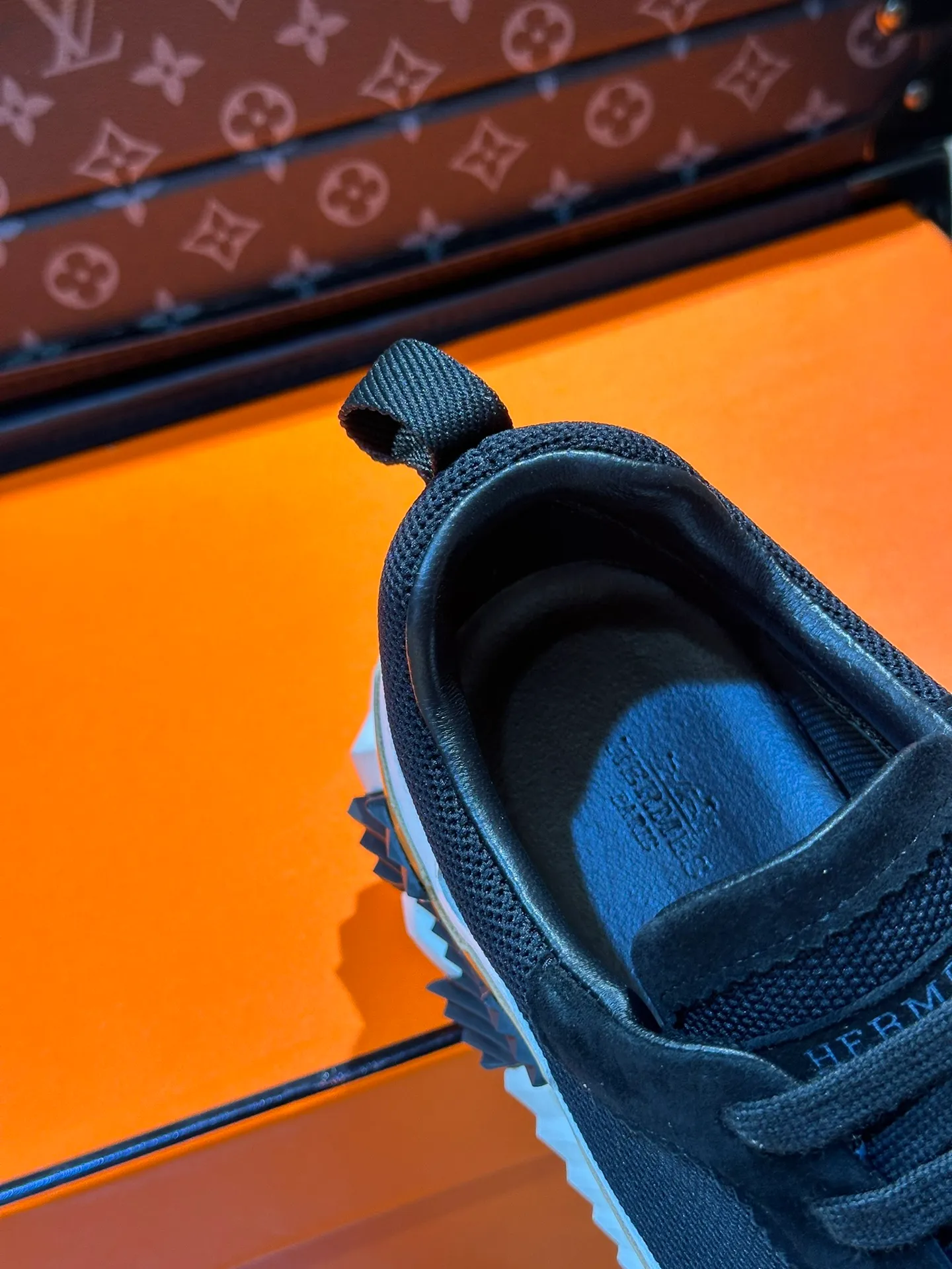 Men's shoes 💰p420 "hermes*" new men's casual sports shoes, the upper is made of cowhide leather and high-end mesh, imported materials, full of texture, the light sole is decorated with contrasting patterns, creating a versatile fashion style. Size: 38-44 (45.46 customized)
